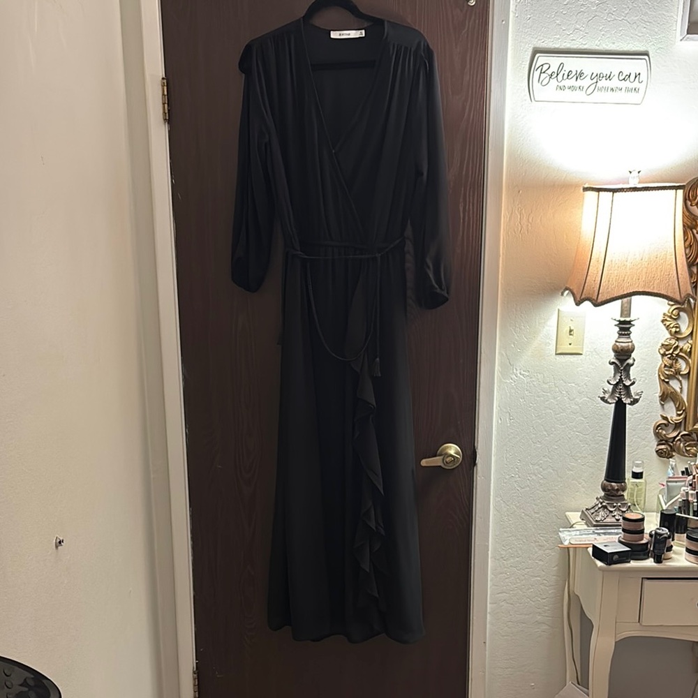 JustFab Black Long Sleeve V-Neck Gown